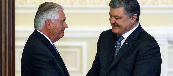 Ukrainian President Petro Poroshenko and U.S. Secretary of State Rex Tillerson shake hands after delivering a joint statement in Kiev, Ukraine July 9, 2017 Ukrainian President Petro Poroshenko and U.S. Secretary of State Rex Tillerson shake hands after delivering a joint statement in Kiev, Ukraine July 9, 2017 - Sputnik International