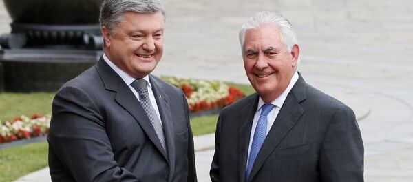 Ukrainian President Petro Poroshenko and U.S. Secretary of State Rex Tillerson shake hands in Kiev, Ukraine July 9, 2017 Ukrainian President Petro Poroshenko and U.S. Secretary of State Rex Tillerson shake hands in Kiev, Ukraine July 9, 2017 - Sputnik International