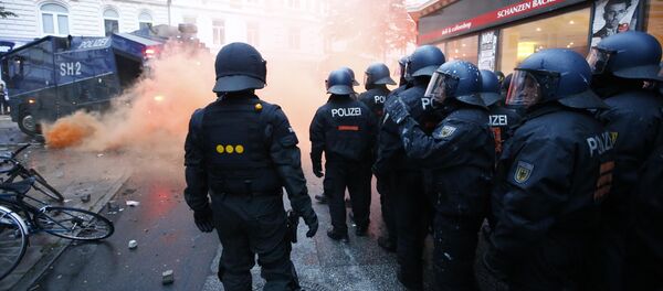 German riot police stand to guard protests during the G20 summit in Hamburg, Germany, July 7, 2017 German riot police stand to guard protests during the G20 summit in Hamburg, Germany, July 7, 2017 - Sputnik International