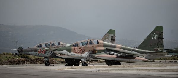 Russian Su-25 attack planes at the Hmeimim airbase in the Latakia Governorate of Syria. - Sputnik International