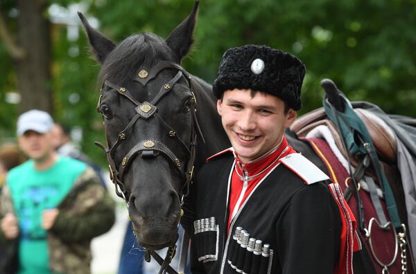 Russia's Kremlin Riding School Equestrians Saddle up for Moscow Festival - Sputnik International