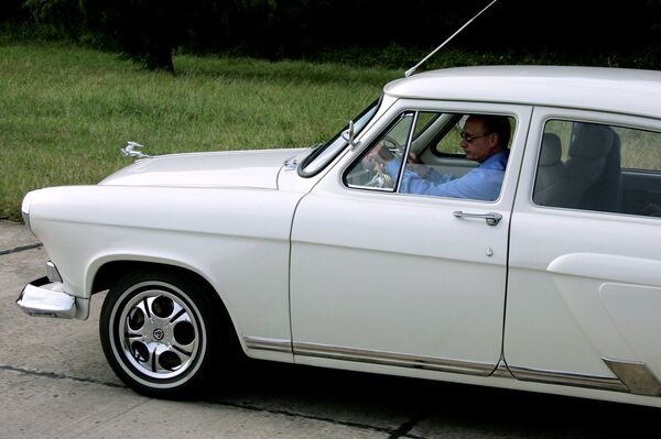 V. Putin driving a GAZ-21 Volga V. Putin driving a GAZ-21 Volga - Sputnik International