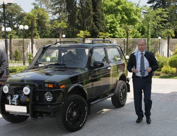 Russian Prime Minister Vladimir Putin showed journalists his Niva off-roadster in Sochi Russian Prime Minister Vladimir Putin showed journalists his Niva off-roadster in Sochi - Sputnik International