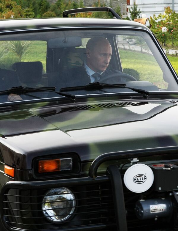 Vladimir Putin driving a Niva SUV in Sochi Vladimir Putin driving a Niva SUV in Sochi - Sputnik International