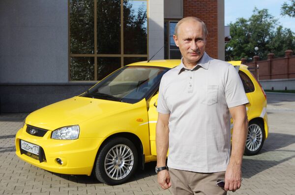 Prime Minister Vladimir Putin and a Lada Kalina. August 27, 2010. Prime Minister Vladimir Putin and a Lada Kalina. August 27, 2010. - Sputnik International