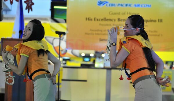 Gracious Sky 'Fairies': Flight Attendants Mark Their Professional Holiday - Sputnik International
