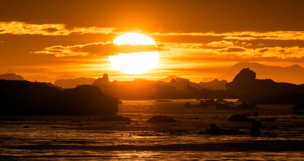 Here Today, Gone Tomorrow: Antarctica's Melting Beauty - Sputnik International