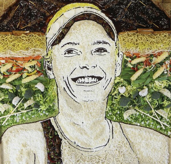 Caroline Teriyaki (Caroline Wozniaki) consists of noodles, chicken teriyaki, wok-fried veg and a sprinkling of sesame seeds. Online food ordering platform, hungryhouse.co.uk serves up ace takeaway food art for Wimbledon - Sputnik International