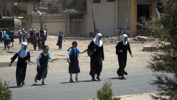 Iraqi girls walk back from school in west Mosul on July 12, 2017 after the government declared it had driven the Islamic State (IS) group jihadists from their one-time top stronghold. - Sputnik International