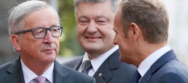 European Commission President Jean-Claude Juncker, Ukrainian President Petro Poroshenko and European Council President Donald Tusk walk before the EU-Ukraine summit in Kiev, Ukraine, July 13, 2017. European Commission President Jean-Claude Juncker, Ukrainian President Petro Poroshenko and European Council President Donald Tusk walk before the EU-Ukraine summit in Kiev, Ukraine, July 13, 2017. - Sputnik International