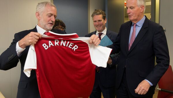 Britain's opposition Labour Party leader Jeremy Corbyn offers an Arsenal soccer team jersey to European Union's chief Brexit negotiator Michel Barnier during a meeting at the EU Commission headquarters in Brussels, Belgium, July 13, 2017. - Sputnik International
