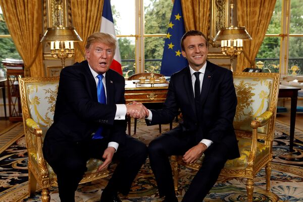 French President Emmanuel Macron and U.S. President Donald Trump (L) shake hands as they meet at the Elysee Palace in Paris, France, July 13, 2017. - Sputnik International