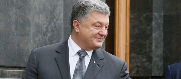 Ukrainian President Petro Poroshenko, European Commission President Jean-Claude Juncker and European Council President Donald Tusk arrive for a joint news conference following the EU-Ukraine summit in Kiev, Ukraine, July 13, 2017 - Sputnik International