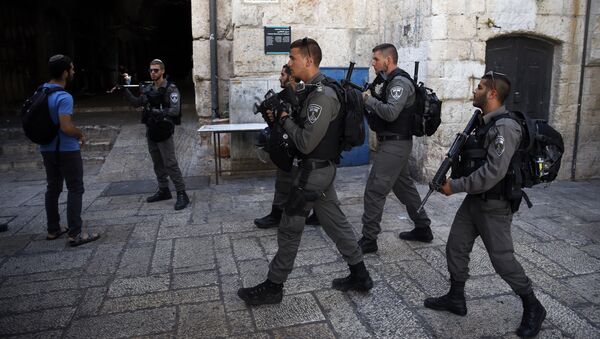Israeli borderguards patrol in Jerusalem's Old City on July 14, 2017, following an attack - Sputnik International