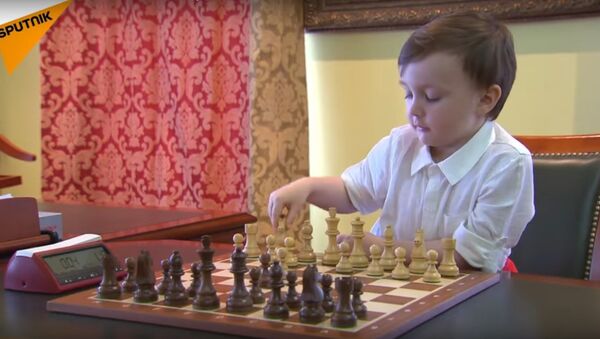 Checkmate! This 4-Year Old Chess Player Takes on a Grandmaster - Sputnik International