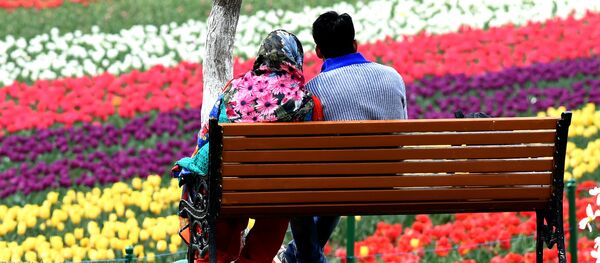 An Indian Kashmiri couple sits on a bench at a Tulip Garden, claimed to be Asia's largest, in Srinagar on April 1, 2017 An Indian Kashmiri couple sits on a bench at a Tulip Garden, claimed to be Asia's largest, in Srinagar on April 1, 2017 - Sputnik International