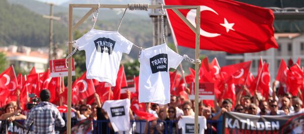 Supporters of President Tayyip Erdogan wave Turkish flags as shirts hung on gallows are seen in the foreground during a trial for soldiers accused of attempting to assassinate the president on the night of the failed last year's July 15, 2016 coup, in Mugla, Turkey July 14, 2017. - Sputnik International