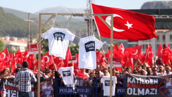 Supporters of President Tayyip Erdogan wave Turkish flags as shirts hung on gallows are seen in the foreground during a trial for soldiers accused of attempting to assassinate the president on the night of the failed last year's July 15, 2016 coup, in Mugla, Turkey July 14, 2017. - Sputnik International