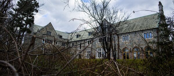 Killenworth, an estate built in 1913 for George du Pont Pratt and purchased by the former Soviet Union in 1951, is seen in Glen Cove, New York, on December 30, 2016. Killenworth is one of two Russian compounds on the North Shore of Long Island with Norwich House, in Upper Brookville, being closed to Russian officials as part of the sanctions ordered by US President Barack Obama in retaliation for suspected Russian hacking during the US elections - Sputnik International