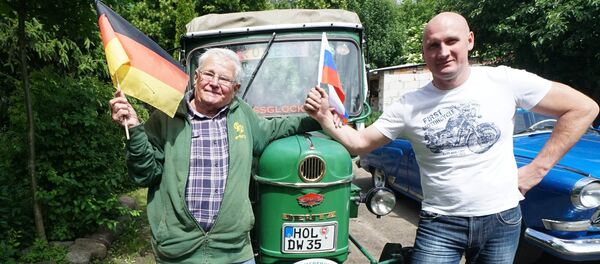 Retired Winfried Langner, left, drives a tractor from Germany to Russia. He made a pit stop in Kaliningrad en route from Lower Saxony to St. Petersburg - Sputnik International