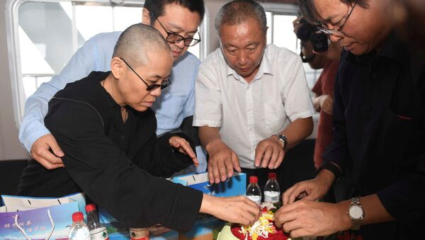 Liu Xia, wife of deceased Chinese Nobel Peace Prize-winning dissident Liu Xiaobo and other relatives attend his sea burial off the coast of Dalian, China in this photo released by Shenyang Municipal Information Office on July 15, 2017 - Sputnik International