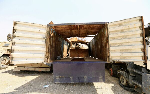 A tank gun hidden inside a truck, made by Islamic State militants, to avoid attack from planes are seen at Federal Police Headquarters after being confiscated in Mosul, Iraq July 13, 2017 A tank gun hidden inside a truck, made by Islamic State militants, to avoid attack from planes are seen at Federal Police Headquarters after being confiscated in Mosul, Iraq July 13, 2017 - Sputnik International