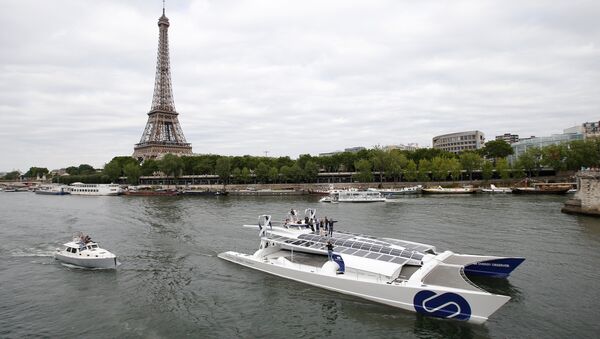 Energy Observer, the first self-sustainable eco-friendly boat, travels on the Seine river next to the Eiffel tower as it leaves for a world tour, in Paris, France July 15, 2017 - Sputnik International