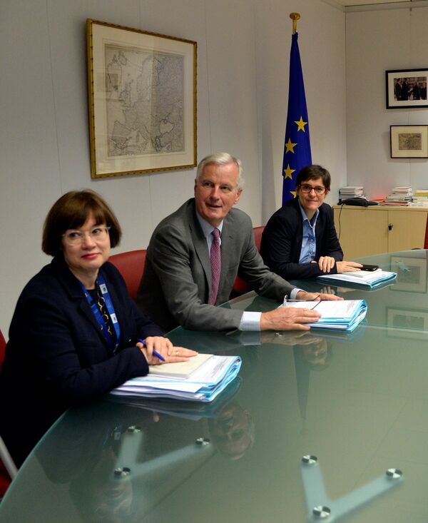 European Union's chief Brexit negotiator Michel Barnier and his delegation and Britain's Secretary of State for Exiting the European Union David Davis and his delegation attend a first full round of talks on Britain's divorce terms from the European Union, in Brussels, Belgium, July 17, 2017. European Union's chief Brexit negotiator Michel Barnier and his delegation and Britain's Secretary of State for Exiting the European Union David Davis and his delegation attend a first full round of talks on Britain's divorce terms from the European Union, in Brussels, Belgium, July 17, 2017. - Sputnik International