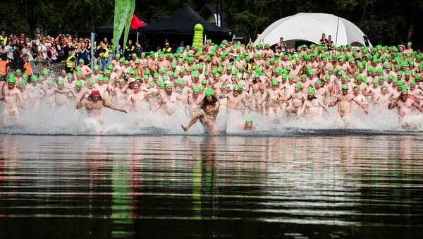 Finland naked swimmers bid for biggest skinny dip record 16/07/17 - Sputnik International