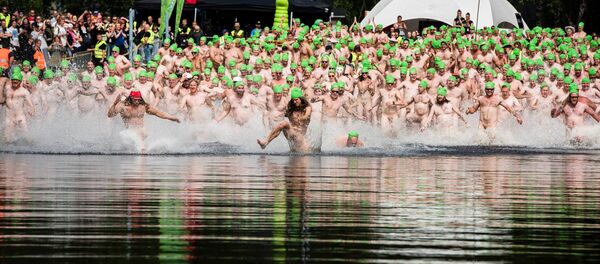 Finland naked swimmers bid for biggest skinny dip record 16/07/17 Finland naked swimmers bid for biggest skinny dip record 16/07/17 - Sputnik International