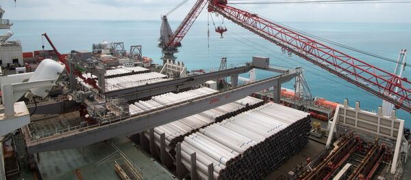 The Pioneering Spirit pipelay vessel operation near Anapa - Sputnik International