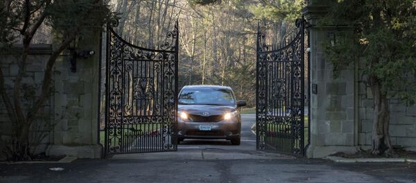 A car with diplomatic license plates drives out of a compound near Glen Cove, N.Y., on Long Island on Friday, Dec. 30, 2016. Russia maintains this and another weekend retreat for its United Nations diplomats about an hour's drive outside New York City — each in one of Long Island's old Gold Coast mansions. U.S. officials didn't clarify which of the two countryside compounds would be closed A car with diplomatic license plates drives out of a compound near Glen Cove, N.Y., on Long Island on Friday, Dec. 30, 2016. Russia maintains this and another weekend retreat for its United Nations diplomats about an hour's drive outside New York City — each in one of Long Island's old Gold Coast mansions. U.S. officials didn't clarify which of the two countryside compounds would be closed - Sputnik International