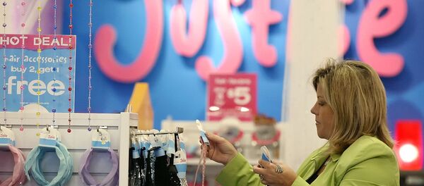 ** FILE ** In this Aug. 15, 2006 file photo, Michelle Silonuk shops for her two daughters at a Justice store in Columbus, Ohio. - Sputnik International