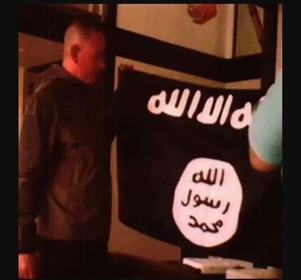 US Soldier with Daesh Flag US Soldier with Daesh Flag - Sputnik International