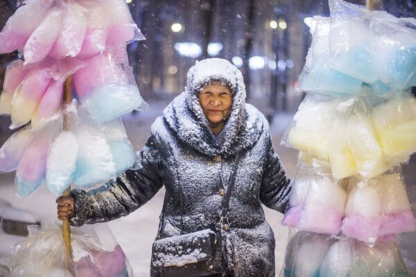 ‘Candy floss lady’/Tabyldy Kadyrbekov, Kyrgyzstan ‘Candy floss lady’/Tabyldy Kadyrbekov, Kyrgyzstan - Sputnik International