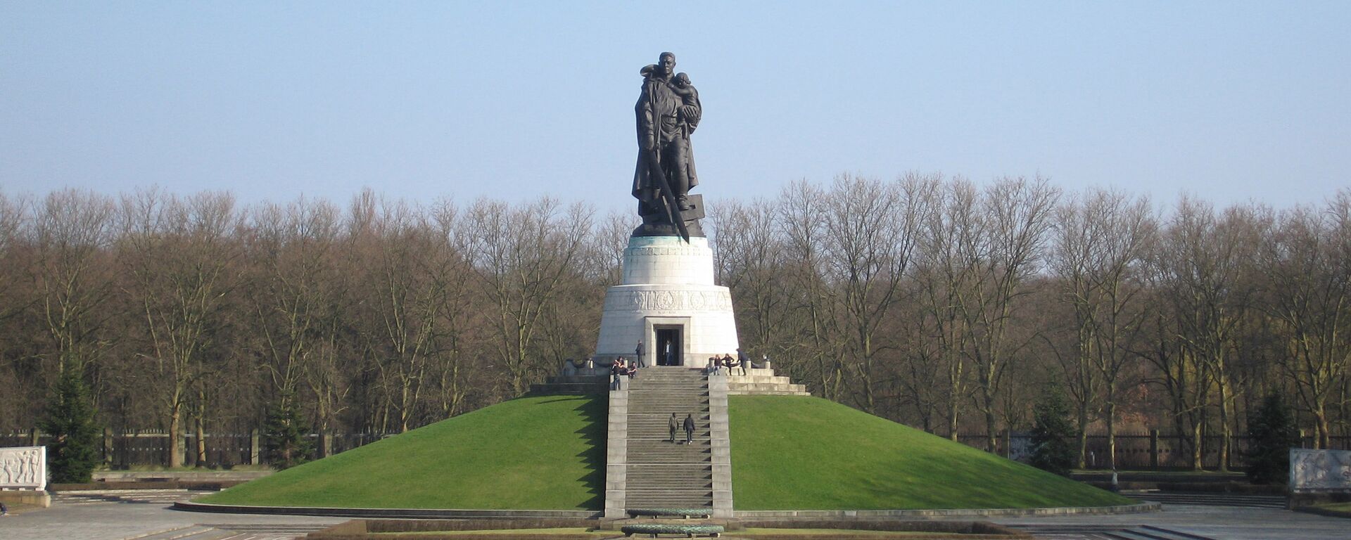 Monument to the Soviet liberator in Treptower Park, Berlin - Sputnik International, 1920, 04.06.2026