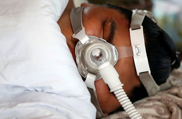  Sumo wrestler Kaiho sleeps using a mask in main hall of Ganjoji Yakushido temple, in Nagoya, Japan, July 5, 2017. - Sputnik International