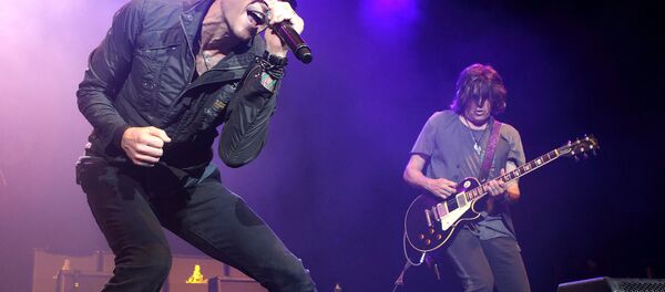 Chester Bennington, left, and Dean DeLeo of the band Stone Temple Pilots perform in concert during the MMRBQ Music Festival 2015 at the Susquehanna Bank Center on Saturday, May 16, 2015, in Camden, N.J. Chester Bennington, left, and Dean DeLeo of the band Stone Temple Pilots perform in concert during the MMRBQ Music Festival 2015 at the Susquehanna Bank Center on Saturday, May 16, 2015, in Camden, N.J. - Sputnik International