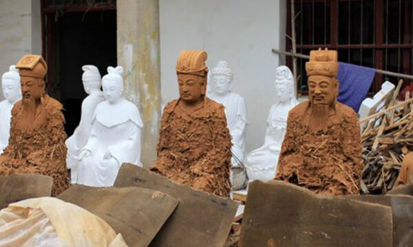 Three newly-made clay models are placed in the open air to dry. Photo:Yang Hui/GT Three newly-made clay models are placed in the open air to dry. Photo:Yang Hui/GT - Sputnik International