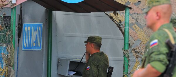 Russian peacekeepers at the checkpoint near the entrance to the town of Bender. - Sputnik International