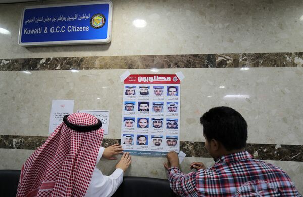 Officials from Kuwait's interior ministry put up a poster on July 20, 2017 in a Citizen Service Centre in Kuwait City, of fugitives convicted of belonging to a cell that had been formed and trained by Iran's Revolutionary Guards who were accused of plotting attacks in the state Officials from Kuwait's interior ministry put up a poster on July 20, 2017 in a Citizen Service Centre in Kuwait City, of fugitives convicted of belonging to a cell that had been formed and trained by Iran's Revolutionary Guards who were accused of plotting attacks in the state - Sputnik International