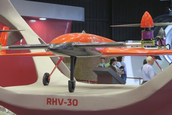 A Russian convertible aircraft is on display at the MAKS-2017 air show  - Sputnik International