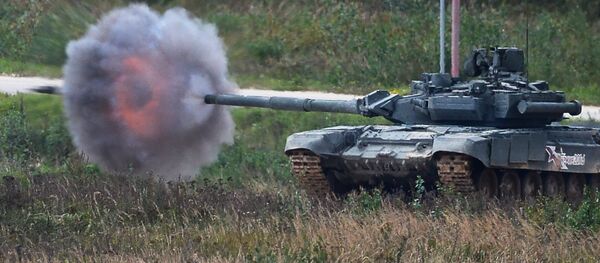 A T-90 tank shoots during a demo exercise at Alabino base (File) - Sputnik International