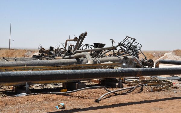 A picture taken on July 9, 2017 shows the damage at Syria's Arak gas field, 35 kilometres (20 miles) northeast of the ancient city of Palmyra, in the central province of Homs, a few weeks after it was retaken by government forces from Daesh terrorists - Sputnik International