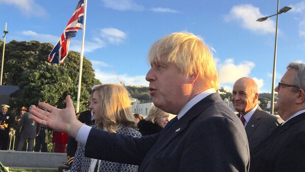 British Foreign Secretary Boris Johnson talks with officials during an official ceremony at the Pukeahu National War Memorial Park in Wellington, New Zealand. - Sputnik International