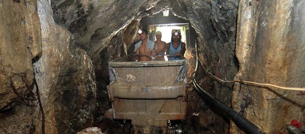 Miners working inside a mine tunnel at the mining village of Mt. Diwata in the Compostela Valley on the southern Philippine island of Mindanao (File) Miners working inside a mine tunnel at the mining village of Mt. Diwata in the Compostela Valley on the southern Philippine island of Mindanao (File) - Sputnik International