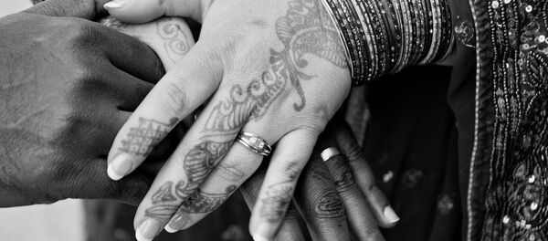 A couple holding hands A couple holding hands - Sputnik International