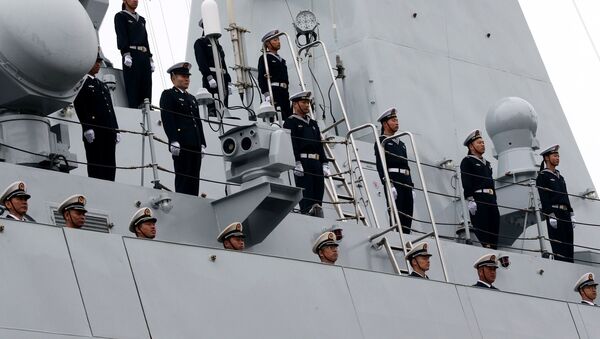 Crew of the Chinese Navy's missile frigate Yuncheng that arrived in Baltiysk for the 2017 Naval Cooperation Russia-China drills - Sputnik International