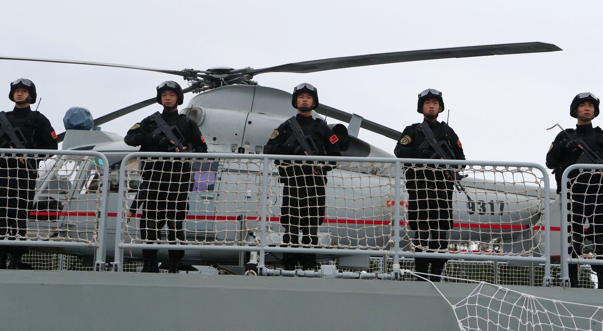 Crew of the Chinese Navy's missile frigate Yuncheng that arrived in Baltiysk for the 2017 Naval Cooperation Russia-China drills - Sputnik International, 1920, 22.12.2021