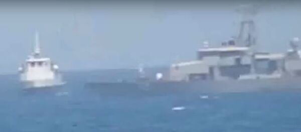 Iranian Vessel Intercepts US patrol boat Iranian Vessel Intercepts US patrol boat - Sputnik International